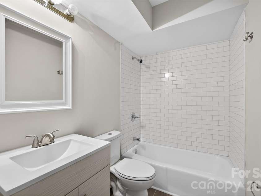 1610 Renard Ridge Road, Charlotte, NC 28212.  MLS# CAR4383864, YatesRealty ID 23666. 