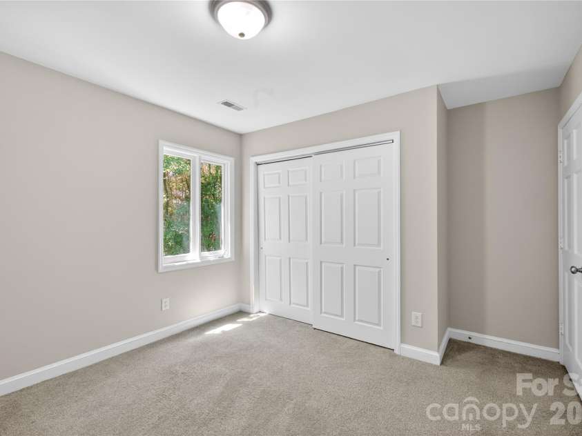 1610 Renard Ridge Road, Charlotte, NC 28212.  MLS# CAR4383864, YatesRealty ID 23666. 