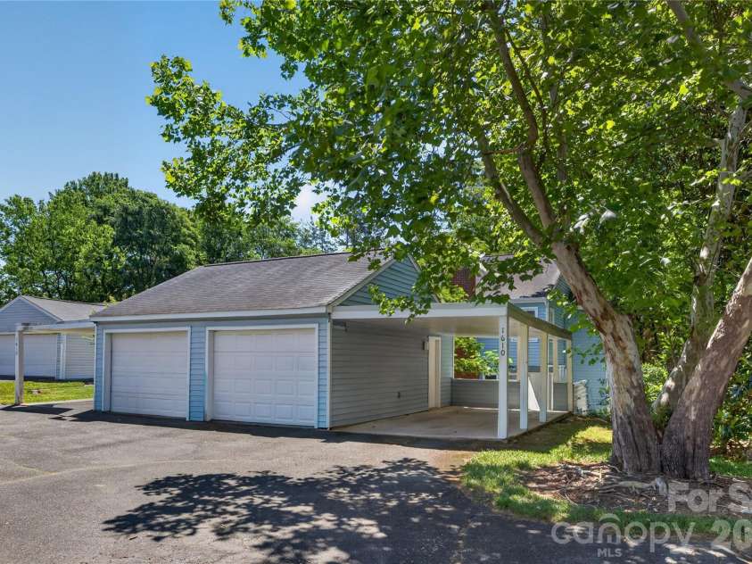 1610 Renard Ridge Road, Charlotte, NC 28212.  MLS# CAR4383864, YatesRealty ID 23666. 