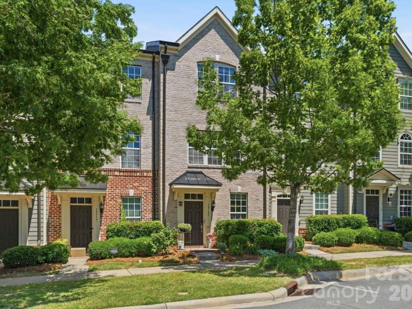 19721 Playwrights Way, Cornelius, NC 28031.  MLS# CAR4382336, YatesRealty ID 23667. 