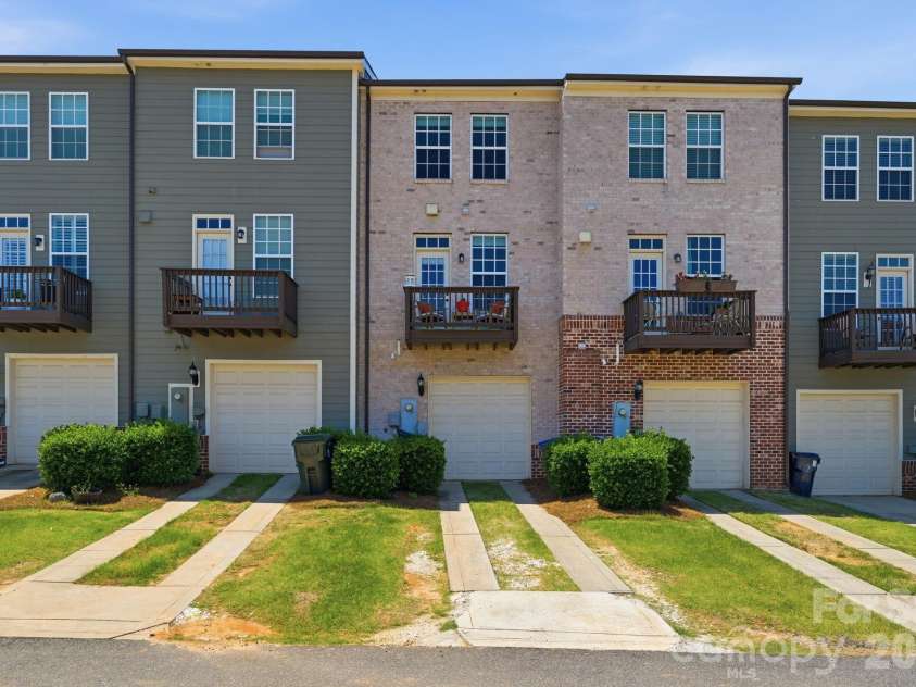 19721 Playwrights Way, Cornelius, NC 28031.  MLS# CAR4382336, YatesRealty ID 23667. 
