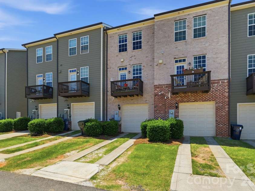 19721 Playwrights Way, Cornelius, NC 28031.  MLS# CAR4382336, YatesRealty ID 23667. 