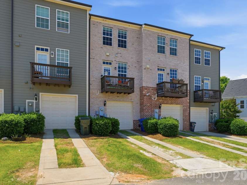 19721 Playwrights Way, Cornelius, NC 28031.  MLS# CAR4382336, YatesRealty ID 23667. 