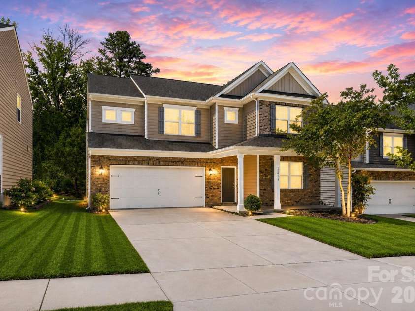 13714 Canterbury Castle Drive, Charlotte, NC 28273.  MLS# CAR4381185, YatesRealty ID 23668. 