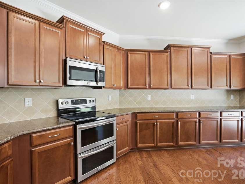 13714 Canterbury Castle Drive, Charlotte, NC 28273.  MLS# CAR4381185, YatesRealty ID 23668. 