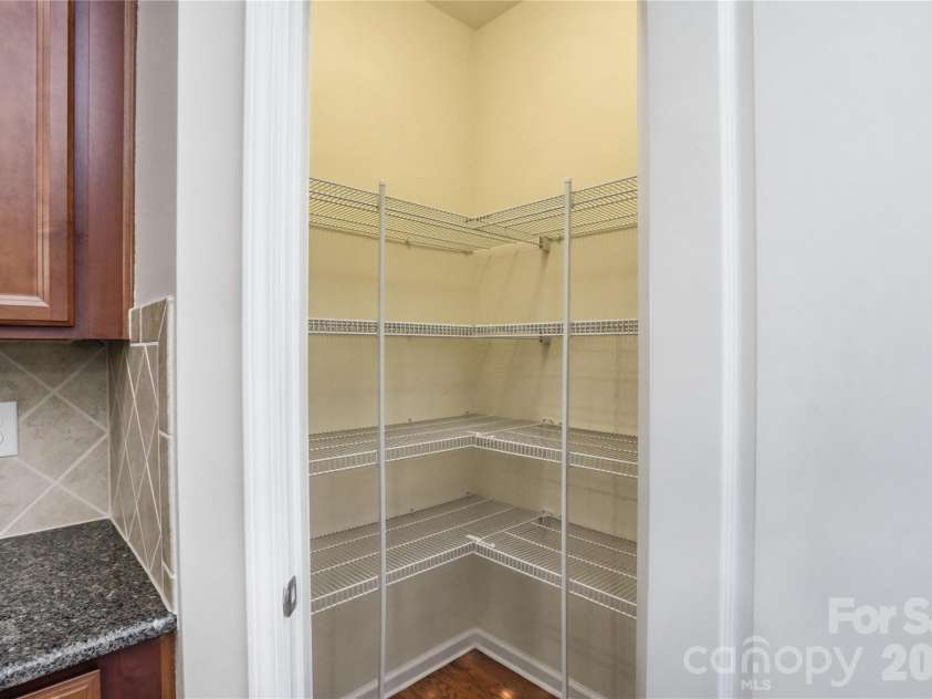 13714 Canterbury Castle Drive, Charlotte, NC 28273.  MLS# CAR4381185, YatesRealty ID 23668. 