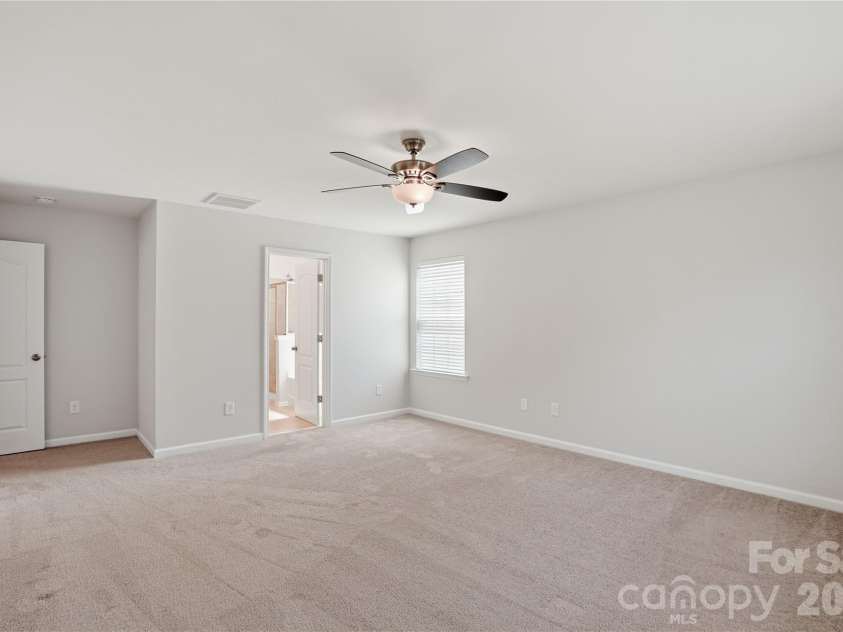 13714 Canterbury Castle Drive, Charlotte, NC 28273.  MLS# CAR4381185, YatesRealty ID 23668. 