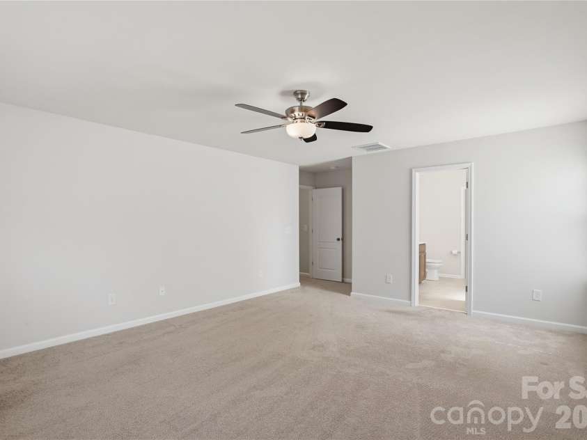 13714 Canterbury Castle Drive, Charlotte, NC 28273.  MLS# CAR4381185, YatesRealty ID 23668. 