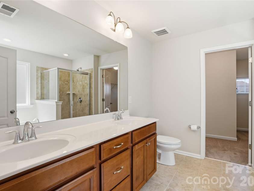 13714 Canterbury Castle Drive, Charlotte, NC 28273.  MLS# CAR4381185, YatesRealty ID 23668. 