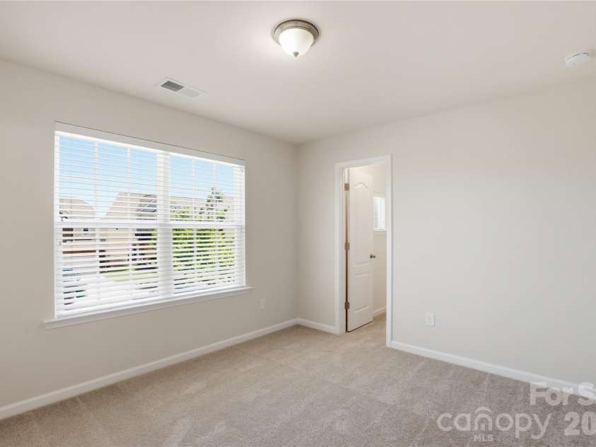 13714 Canterbury Castle Drive, Charlotte, NC 28273.  MLS# CAR4381185, YatesRealty ID 23668. 