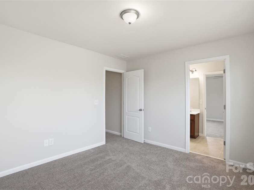 13714 Canterbury Castle Drive, Charlotte, NC 28273.  MLS# CAR4381185, YatesRealty ID 23668. 