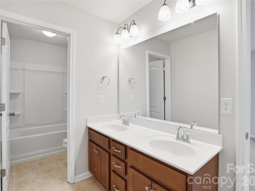 13714 Canterbury Castle Drive, Charlotte, NC 28273.  MLS# CAR4381185, YatesRealty ID 23668. 