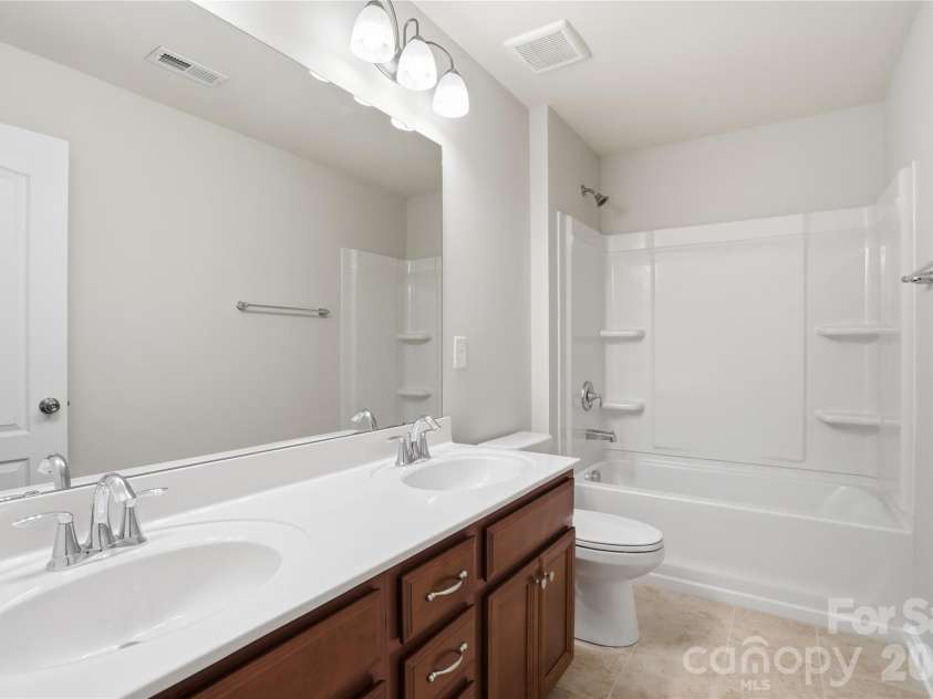 13714 Canterbury Castle Drive, Charlotte, NC 28273.  MLS# CAR4381185, YatesRealty ID 23668. 