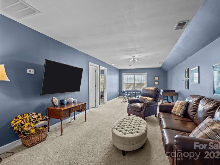 9871 Travertine Trail, Davidson, NC 28036.  MLS# CAR4254915, YatesRealty ID 23668. 3rd story loft
