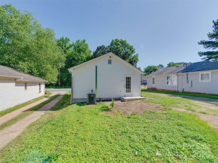 2414 Lane Street, Kannapolis, NC 28083.  MLS# CAR4274628, YatesRealty ID 23669. 