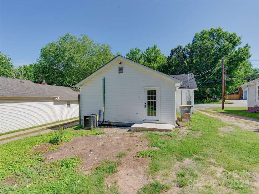 2414 Lane Street, Kannapolis, NC 28083.  MLS# CAR4274628, YatesRealty ID 23669. 