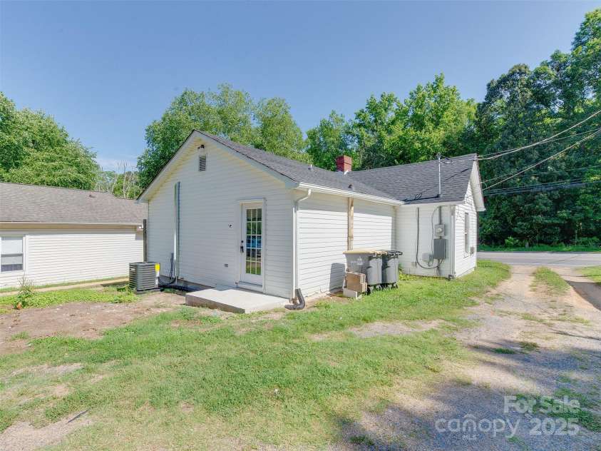 2414 Lane Street, Kannapolis, NC 28083.  MLS# CAR4274628, YatesRealty ID 23669. 