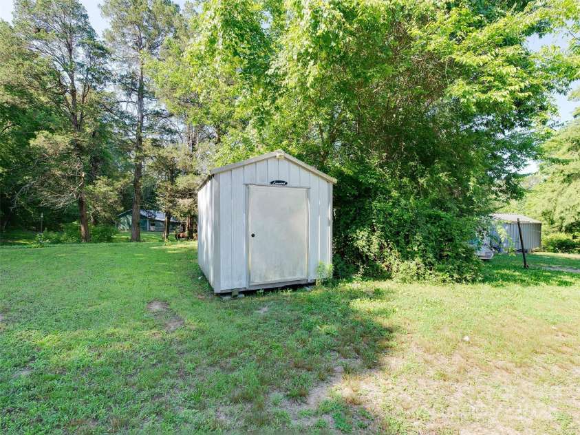 2414 Lane Street, Kannapolis, NC 28083.  MLS# CAR4274628, YatesRealty ID 23669. 