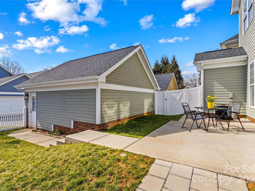 14462 Holly Springs Drive, Huntersville, NC 28078.  MLS# CAR4221883, YatesRealty ID 2367. 