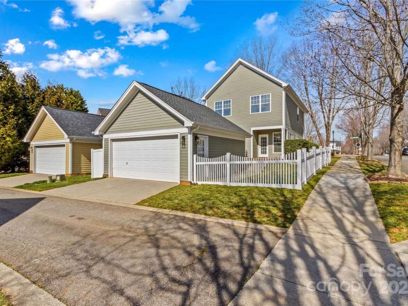 14462 Holly Springs Drive, Huntersville, NC 28078.  MLS# CAR4221883, YatesRealty ID 2367. 