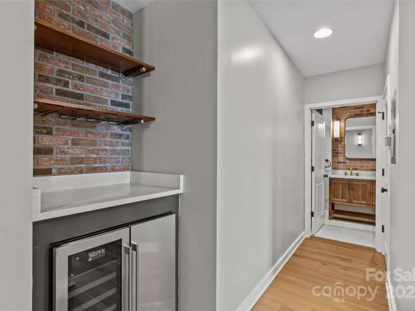 210 N Church Street, Charlotte, NC 28202.  MLS# CAR4260082, YatesRealty ID 2367. 