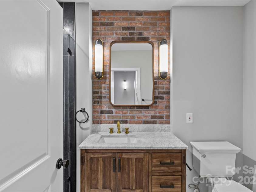 210 N Church Street, Charlotte, NC 28202.  MLS# CAR4260082, YatesRealty ID 2367. 