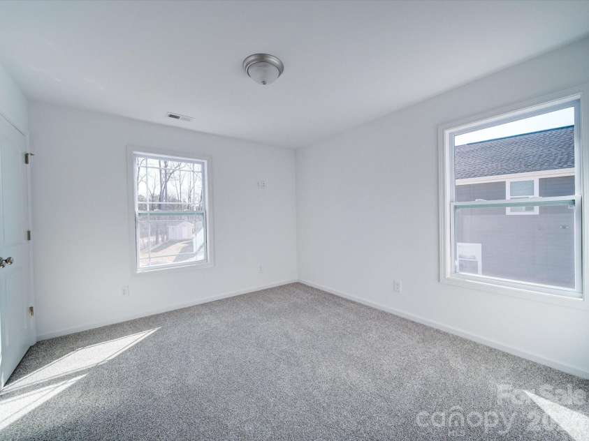 554 Geneva Circle, Gastonia, NC 28056.  MLS# CAR4220064, YatesRealty ID 2367. 