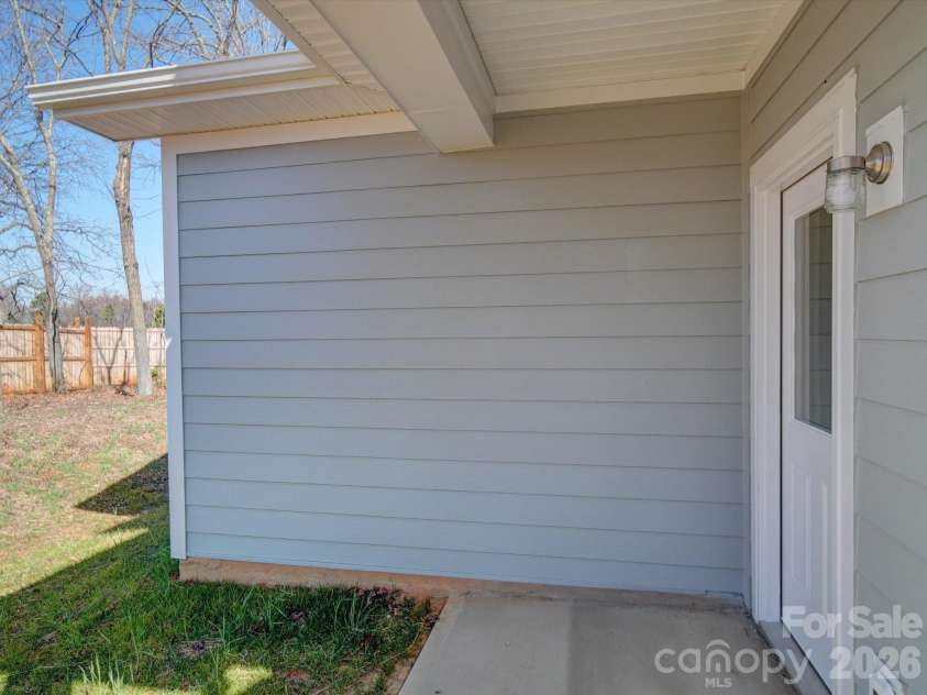 554 Geneva Circle, Gastonia, NC 28056.  MLS# CAR4220064, YatesRealty ID 2367. 