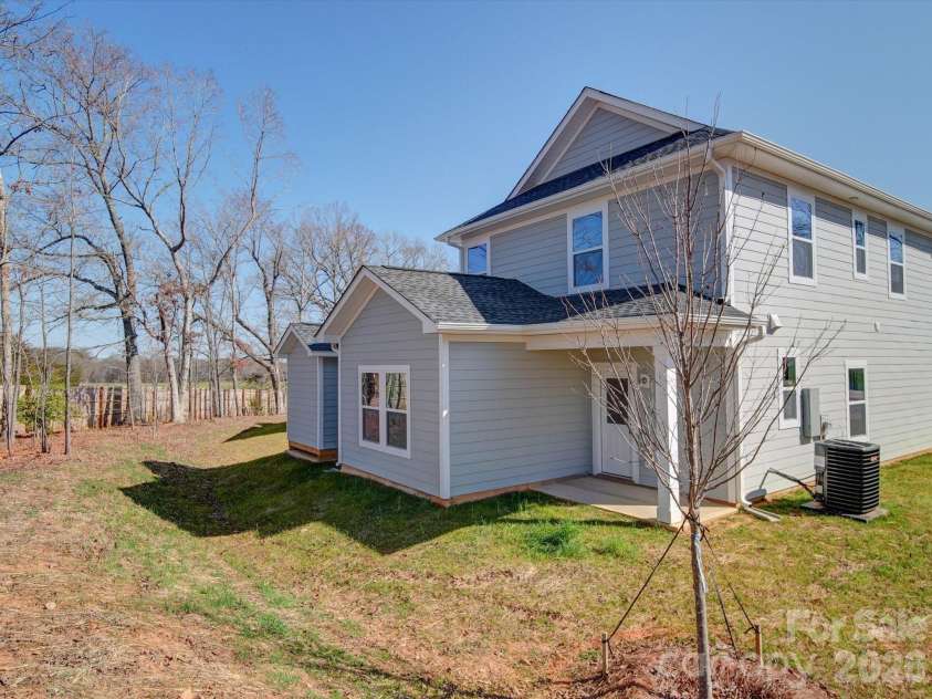 554 Geneva Circle, Gastonia, NC 28056.  MLS# CAR4220064, YatesRealty ID 2367. 