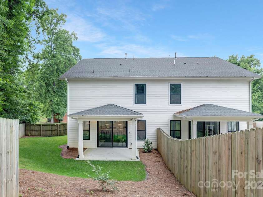 2517 Marlowe Avenue, Charlotte, NC 28208.  MLS# CAR4263015, YatesRealty ID 23670. 