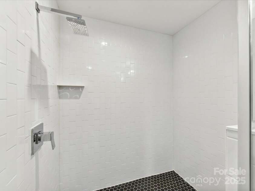 2517 Marlowe Avenue, Charlotte, NC 28208.  MLS# CAR4263015, YatesRealty ID 23670. 