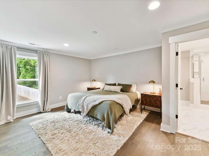 2517 Marlowe Avenue, Charlotte, NC 28208.  MLS# CAR4263015, YatesRealty ID 23670. Primary Suite