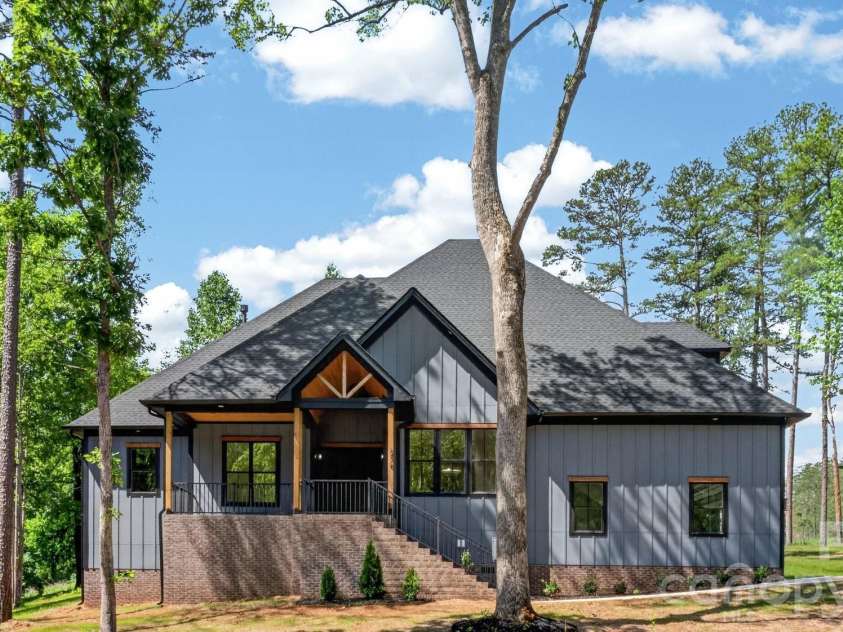 276 Broken Arrow Drive, Statesville, NC 28677.  MLS# CAR4389065, YatesRealty ID 23670. 