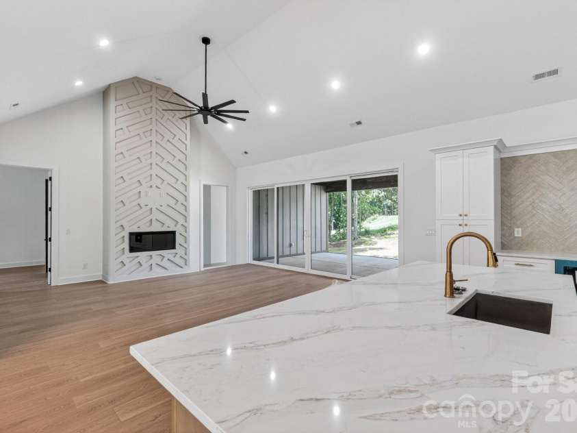 276 Broken Arrow Drive, Statesville, NC 28677.  MLS# CAR4389065, YatesRealty ID 23670. 