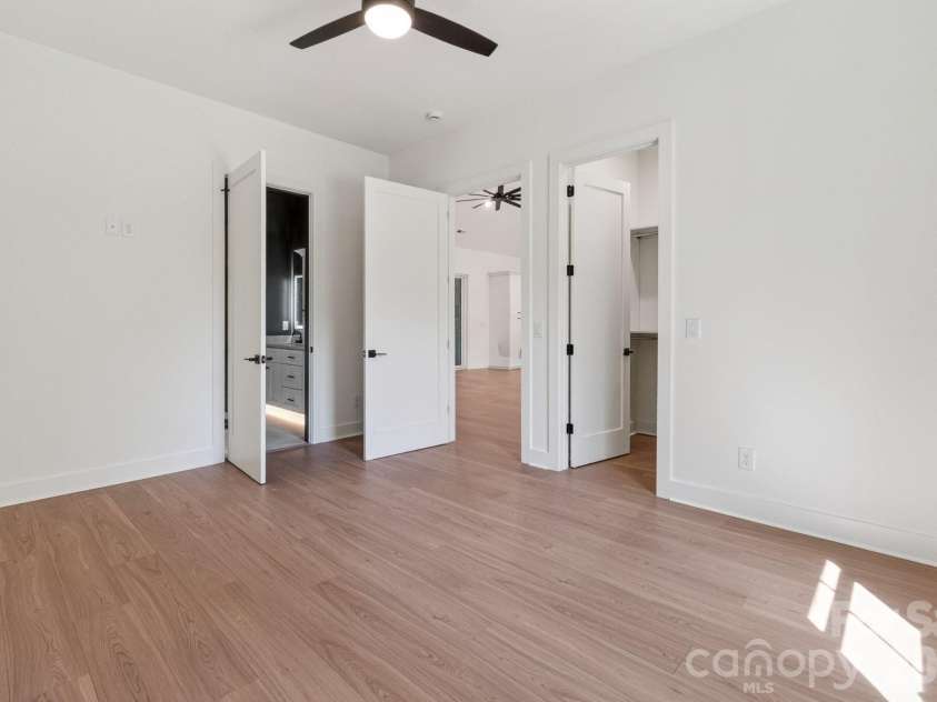 276 Broken Arrow Drive, Statesville, NC 28677.  MLS# CAR4389065, YatesRealty ID 23670. 