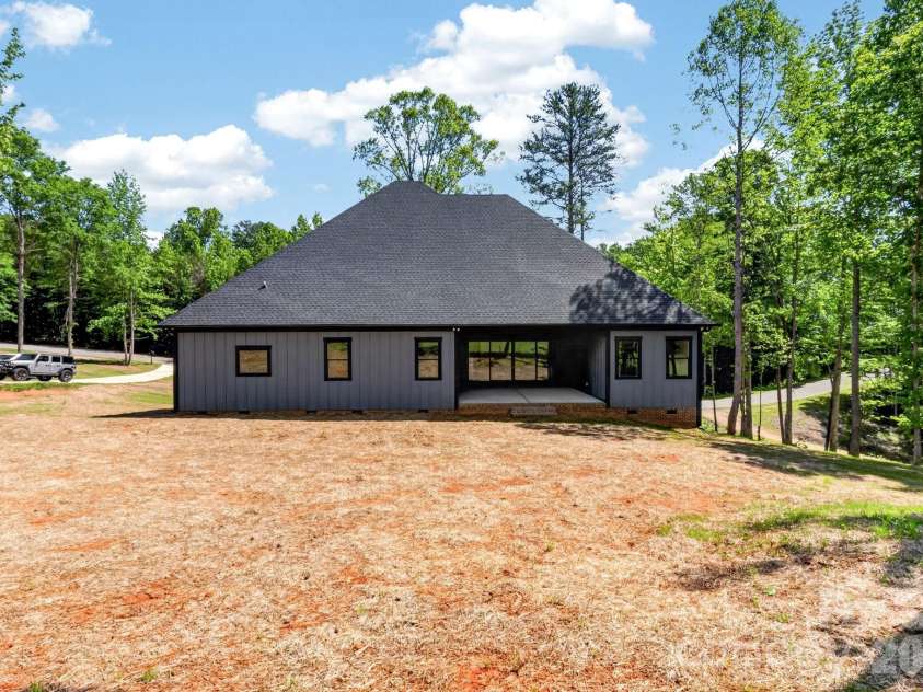 276 Broken Arrow Drive, Statesville, NC 28677.  MLS# CAR4389065, YatesRealty ID 23670. 