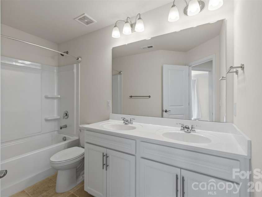 23206 Clarabelle Drive, Charlotte, NC 28273.  MLS# CAR4381832, YatesRealty ID 23672. Large full bathroom