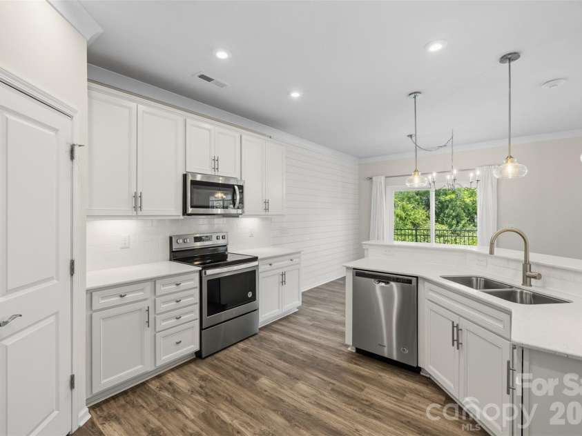 23206 Clarabelle Drive, Charlotte, NC 28273.  MLS# CAR4381832, YatesRealty ID 23672. Walk in pantry