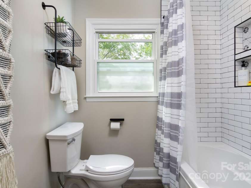 143 Oakview Road, Asheville, NC 28806.  MLS# CAR4252612, YatesRealty ID 23673. 