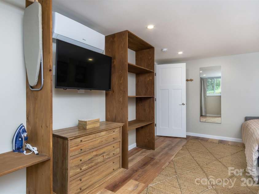 143 Oakview Road, Asheville, NC 28806.  MLS# CAR4252612, YatesRealty ID 23673. 