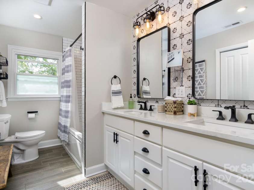 143 Oakview Road, Asheville, NC 28806.  MLS# CAR4252612, YatesRealty ID 23673. Hallway Bathroom