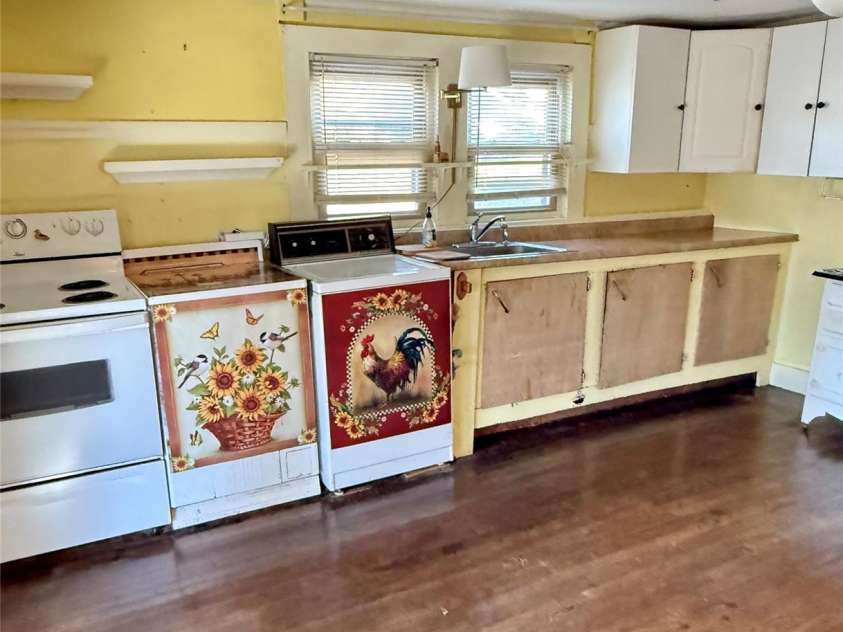 54 SchoolHouse Drive, Canton, NC 28716.  MLS# CAR4310849, YatesRealty ID 23673. Kitchen