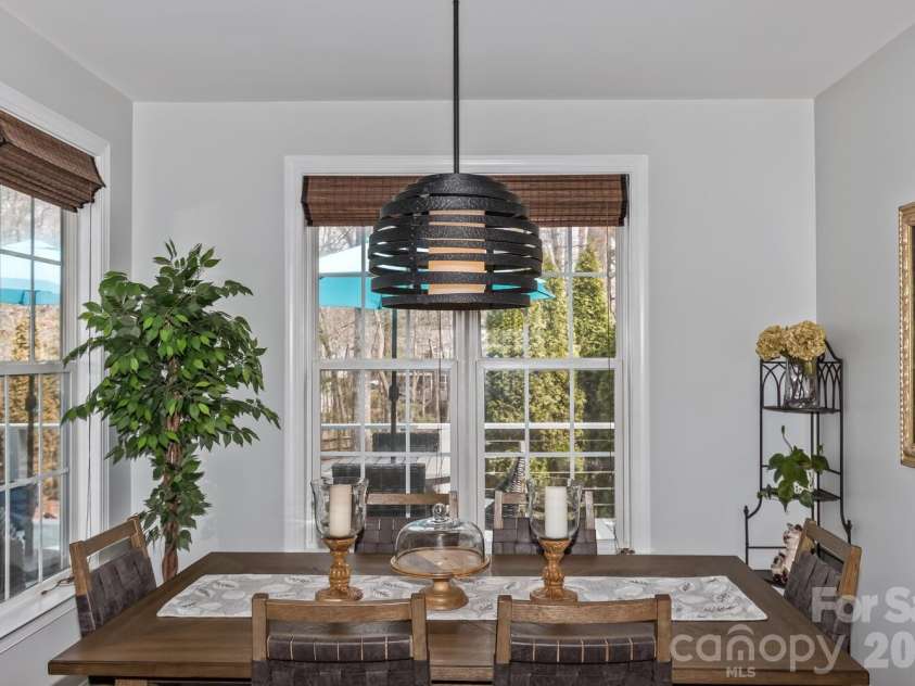 107 Mountain Drive, Biltmore Lake, NC 28715.  MLS# CAR4354478, YatesRealty ID 23674. Eat in kitchen dining