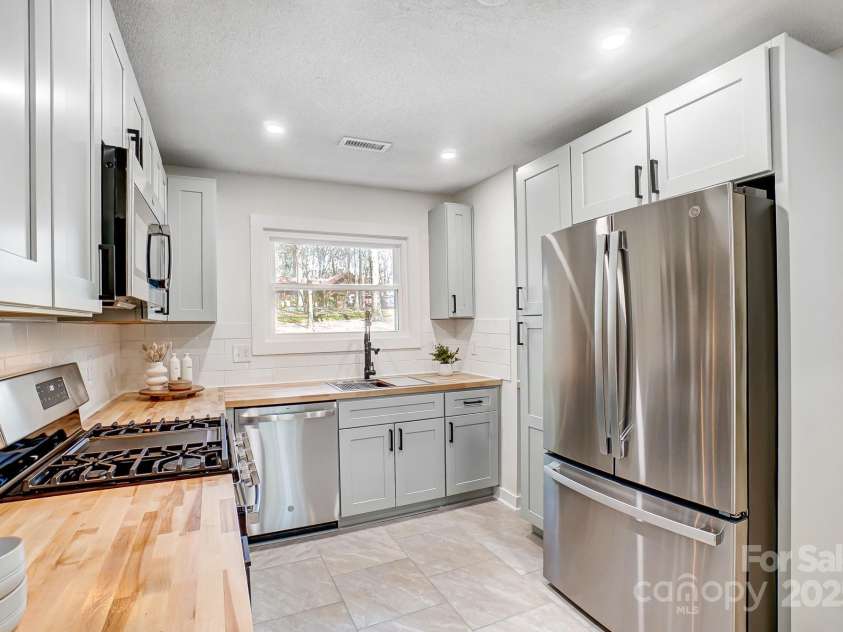 4125 Rivendell Lane, Mint Hill, NC 28227.  MLS# CAR4220608, YatesRealty ID 23674. 