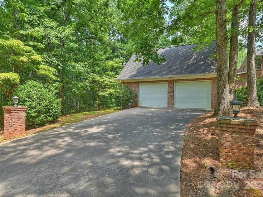 19900 Stough Farm Road, Cornelius, NC 28031.  MLS# CAR4275497, YatesRealty ID 23675. 