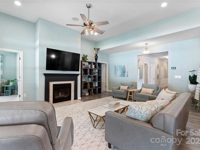 2124 Katie Alice Circle, Waxhaw, NC 28173.  MLS# CAR4249836, YatesRealty ID 23676. Great Room