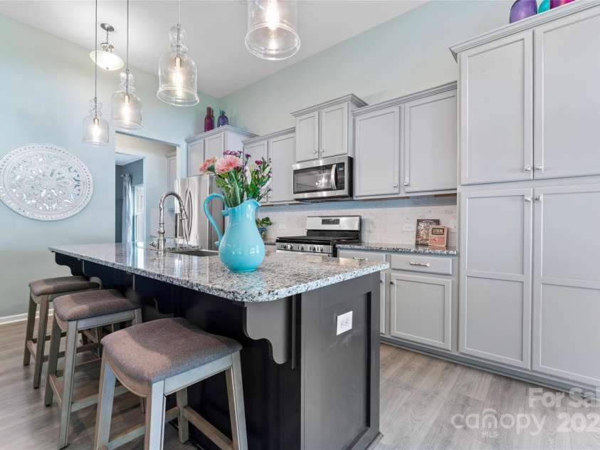 2124 Katie Alice Circle, Waxhaw, NC 28173.  MLS# CAR4249836, YatesRealty ID 23676. Kitchen