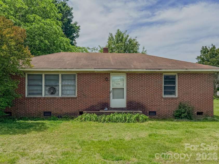 929 Mt Gallant Drive, Rock Hill, SC 29730.  MLS# CAR4382834, YatesRealty ID 23676. 