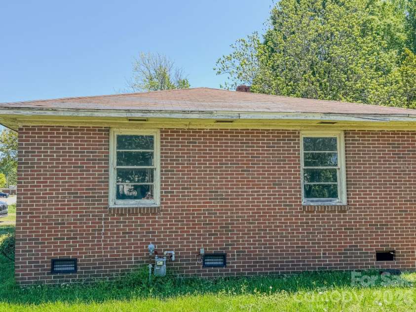 929 Mt Gallant Drive, Rock Hill, SC 29730.  MLS# CAR4382834, YatesRealty ID 23676. 