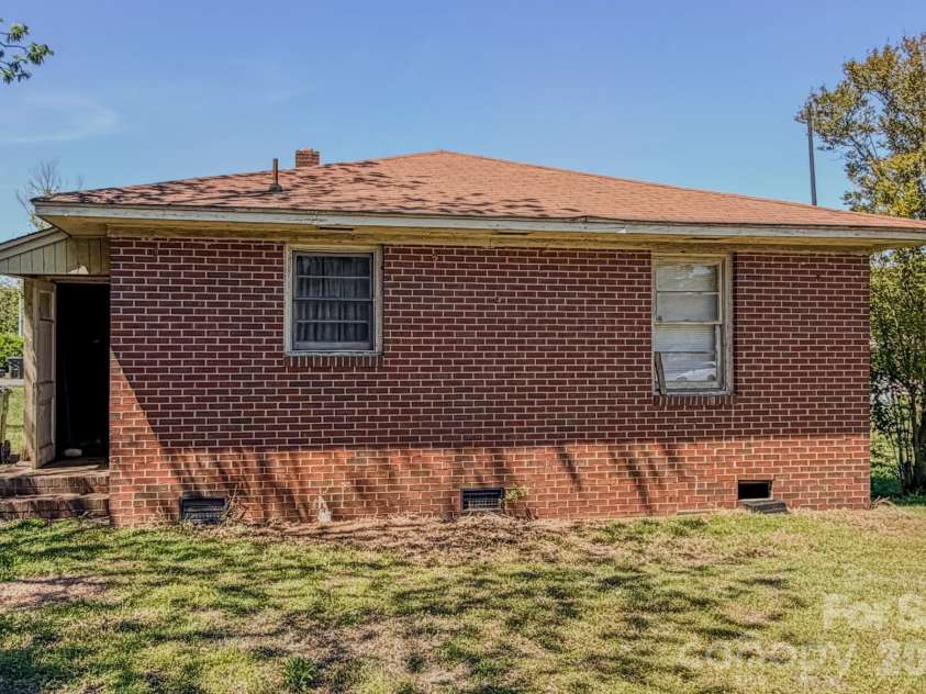 929 Mt Gallant Drive, Rock Hill, SC 29730.  MLS# CAR4382834, YatesRealty ID 23676. 
